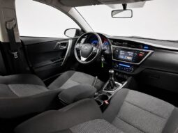 Toyota Auris full