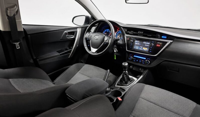 
								Toyota Auris full									