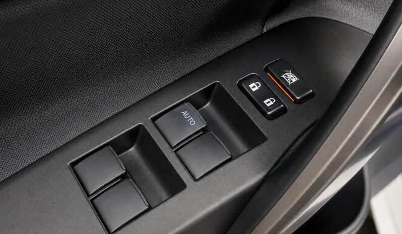 
								Toyota Auris full									
