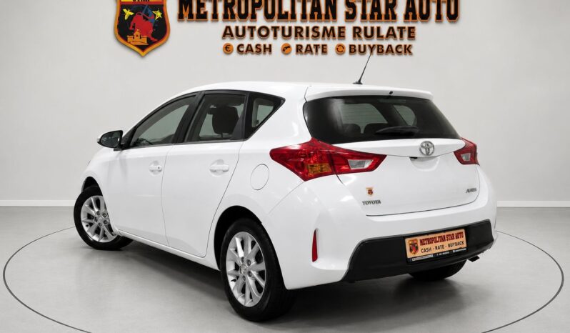 
								Toyota Auris full									