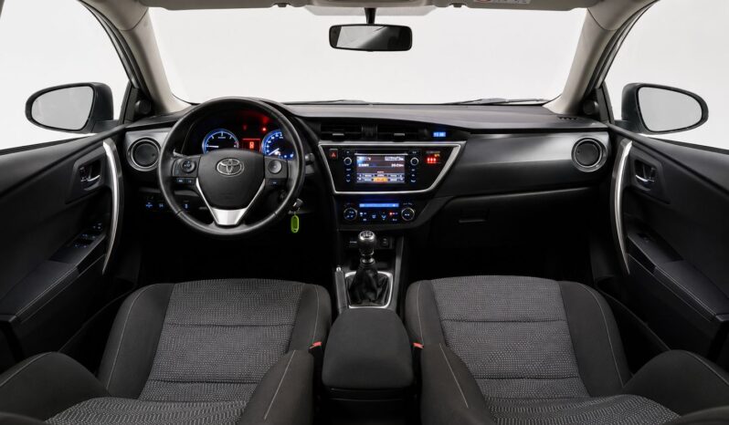 
								Toyota Auris full									