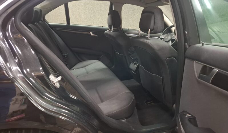 
								Mercedes-Benz C200 full									
