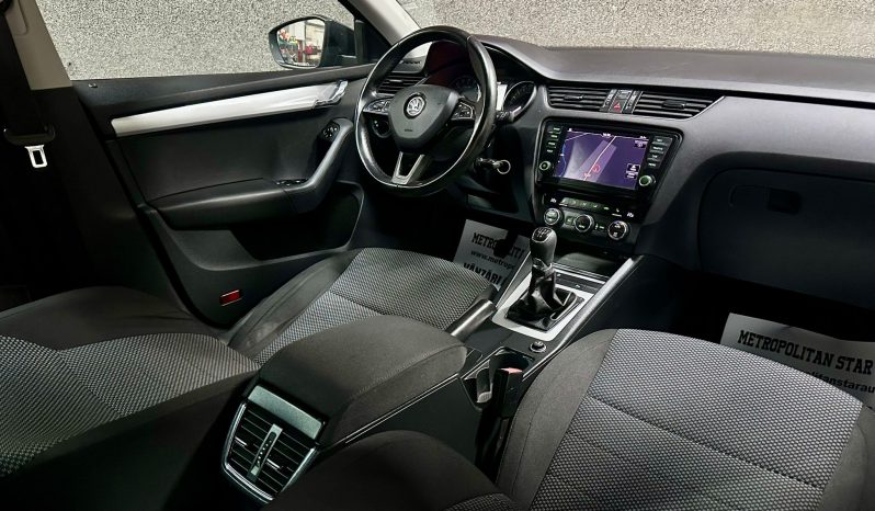 
								Skoda Octavia “Model Elegance” full									