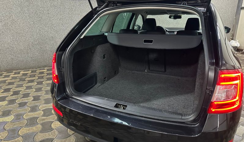 
								Skoda Octavia “Model Elegance” full									