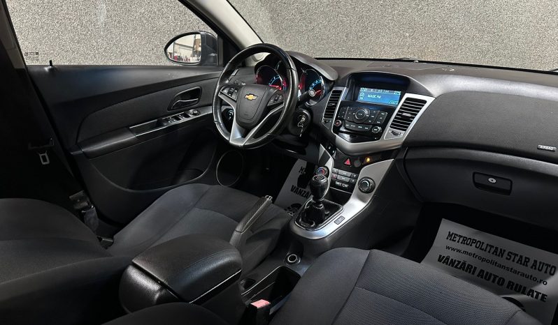 
								Chevrolet Cruze full									