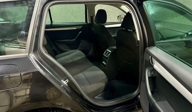 
								Skoda Octavia “Model Elegance” full									