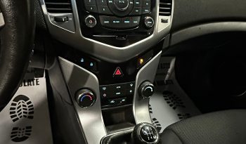
										Chevrolet Cruze full									