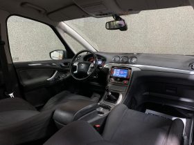 Ford S-Max “Model Ghia”