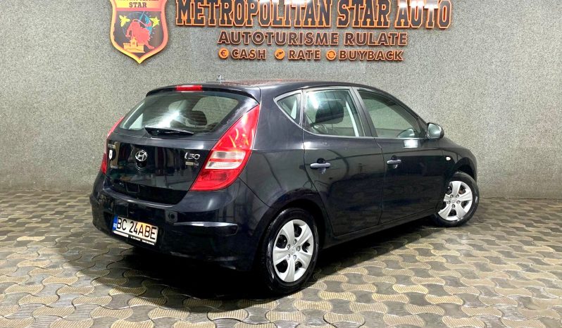 
								Hyundai i30 full									