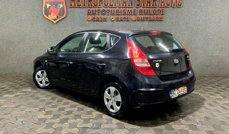 
								Hyundai i30 full									