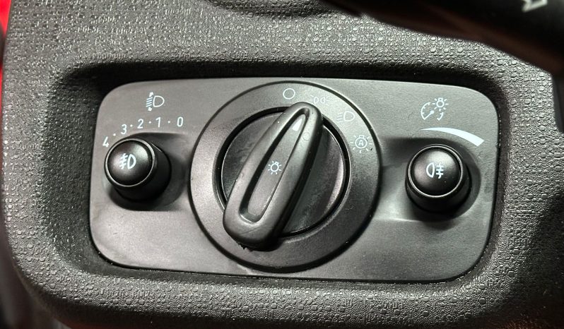 
								Ford Fiesta “Model Titanium” full									