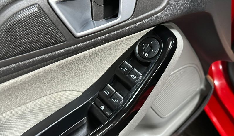 
								Ford Fiesta “Model Titanium” full									