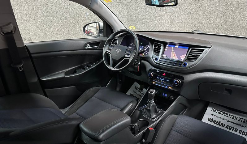 
								Hyundai Tucson full									