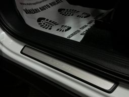 
										Volvo XC40 R-Design full									