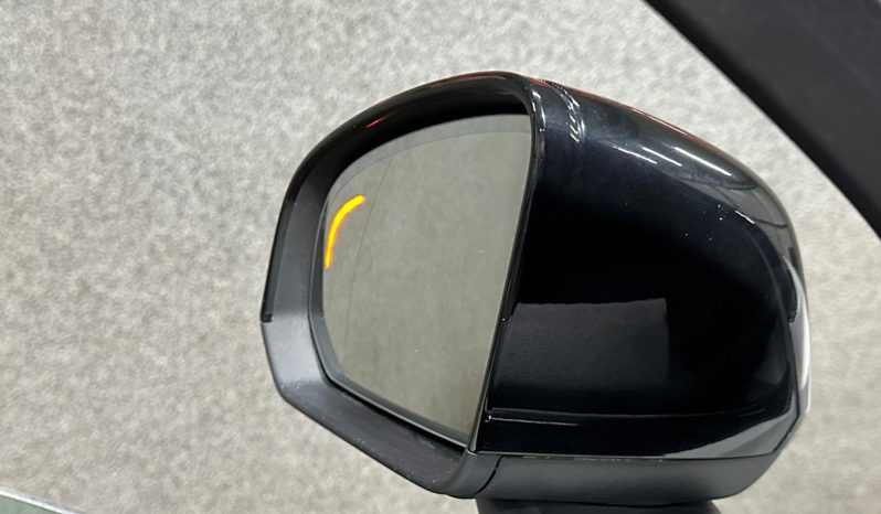 
								Volvo XC40 R-Design full									