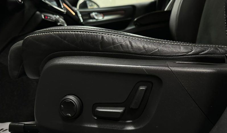 
								Volvo XC40 R-Design full									