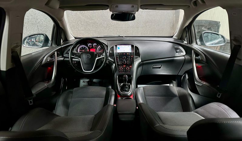 
								Opel Astra J “Model Cosmo” full									