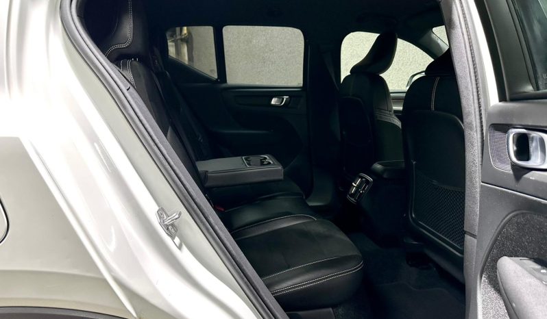 
								Volvo XC40 R-Design full									