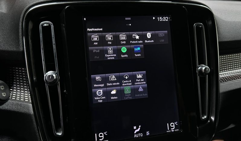 
								Volvo XC40 R-Design full									