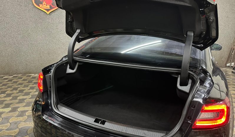 
								Renault Talisman full									