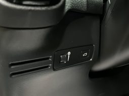 
										Volvo XC40 R-Design full									