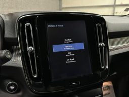 
										Volvo XC40 R-Design full									