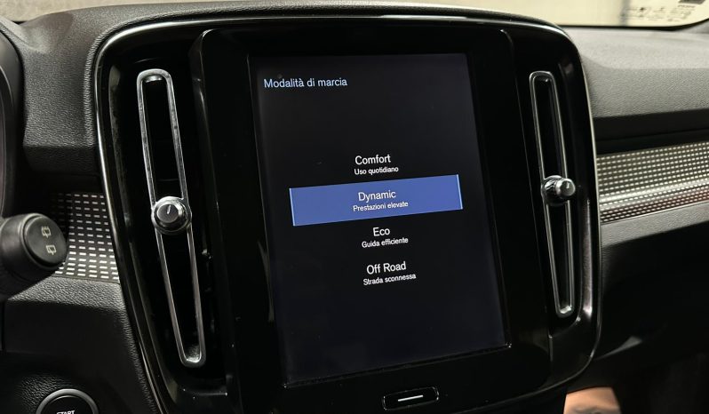 
								Volvo XC40 R-Design full									