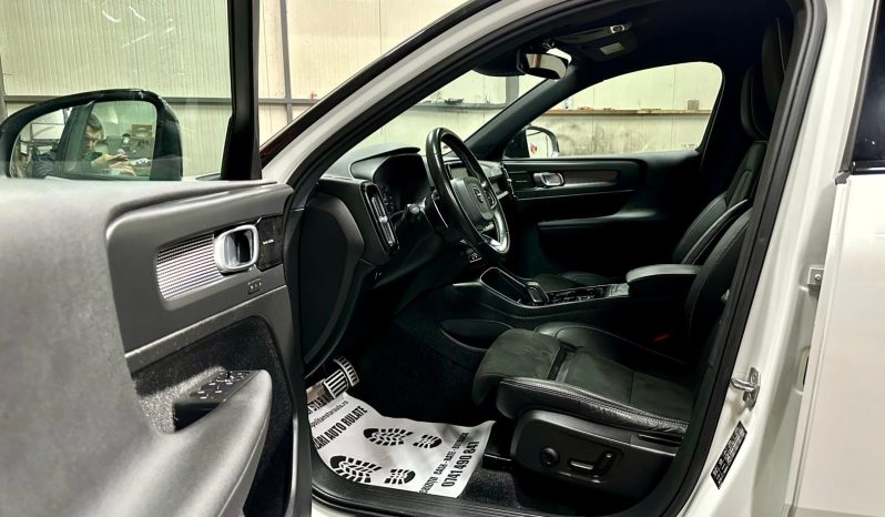 
								Volvo XC40 R-Design full									