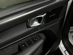 
										Volvo XC40 R-Design full									