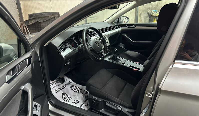 
								VW Passat “Model Comfortline” full									