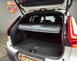 
										Volvo XC40 R-Design full									