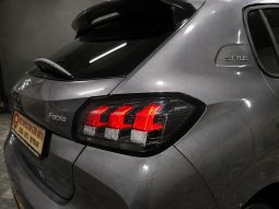 
										Peugeot 208 Style full									