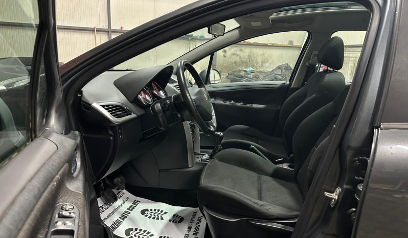 
								Peugeot 207 SW full									