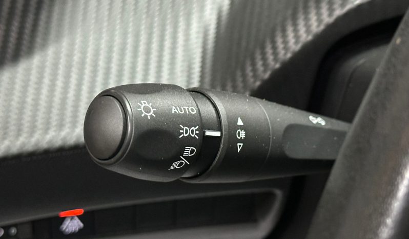 
								Peugeot 208 Style full									