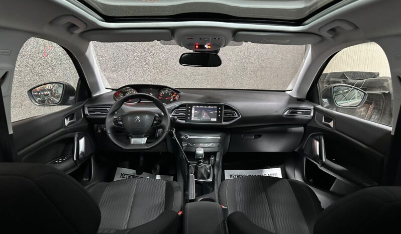 
								Peugeot 308 full									