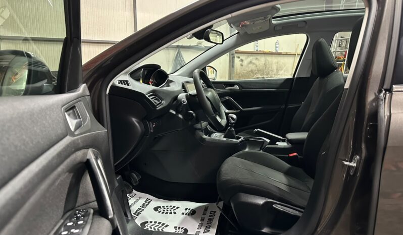 
								Peugeot 308 full									