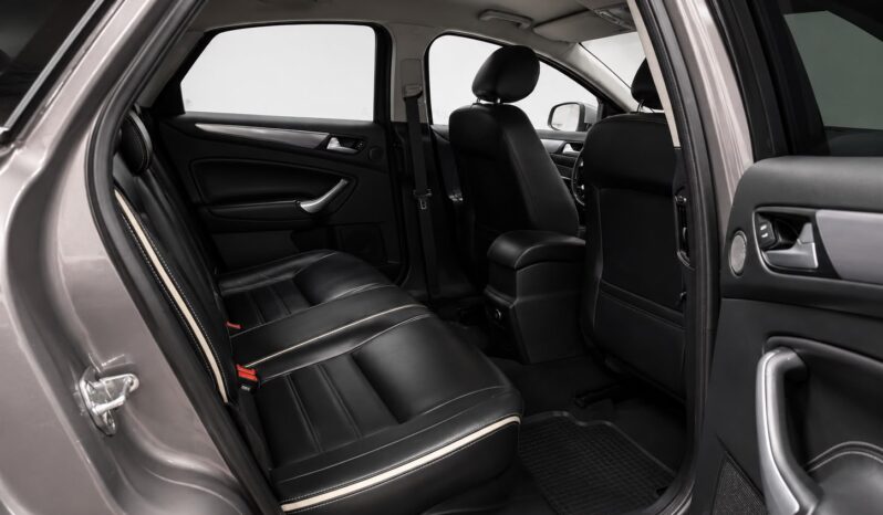 
								Ford Mondeo Titanium full									