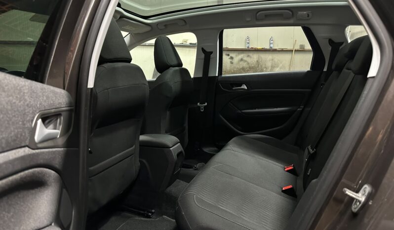 
								Peugeot 308 full									