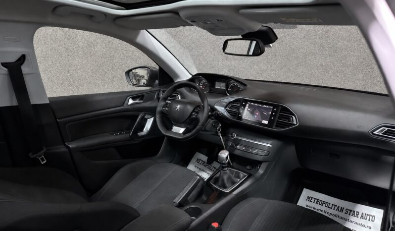 
								Peugeot 308 full									