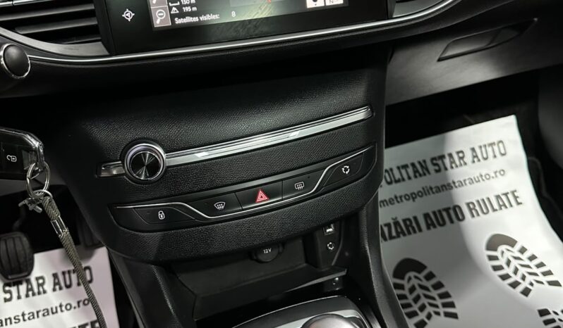 
								Peugeot 308 full									