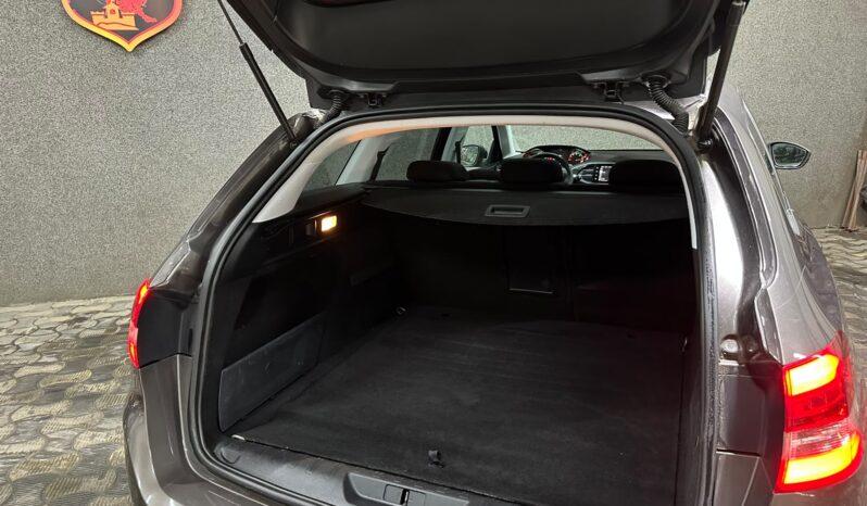 
								Peugeot 308 full									