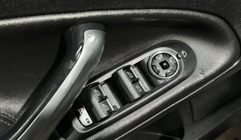 
								Ford Mondeo Titanium full									