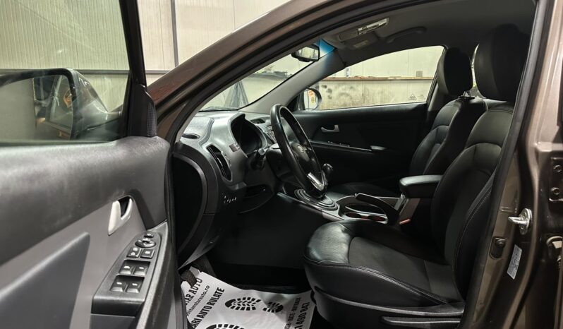 
								Kia Sportage full									