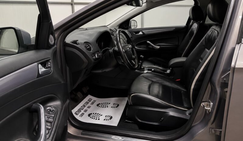 
								Ford Mondeo Titanium full									