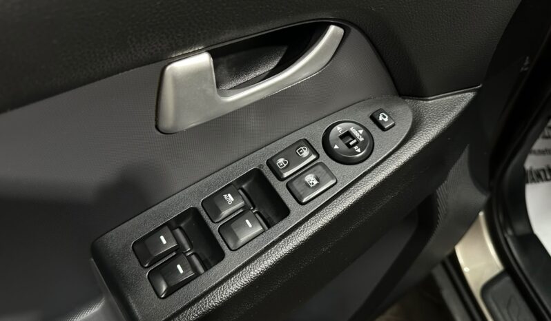 
								Kia Sportage full									