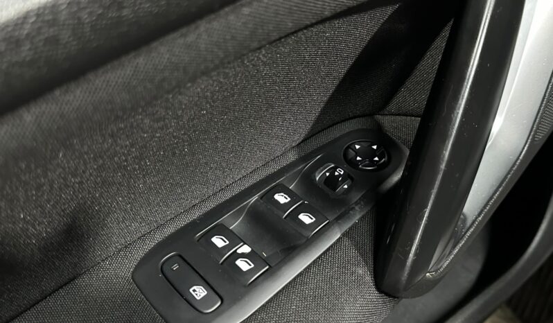 
								Peugeot 308 full									