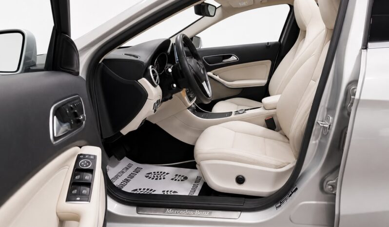 
								Mercedes-Benz GLA200 full									