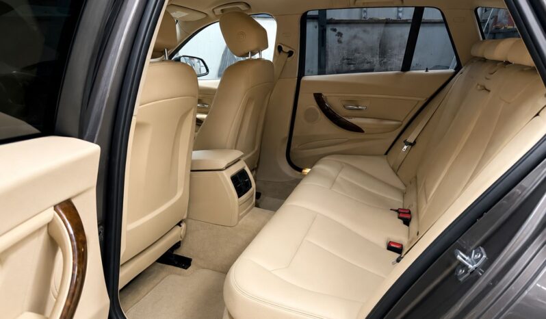 
								BMW Seria 3 full									
