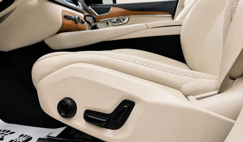 
								Volvo XC90 Inscription full									