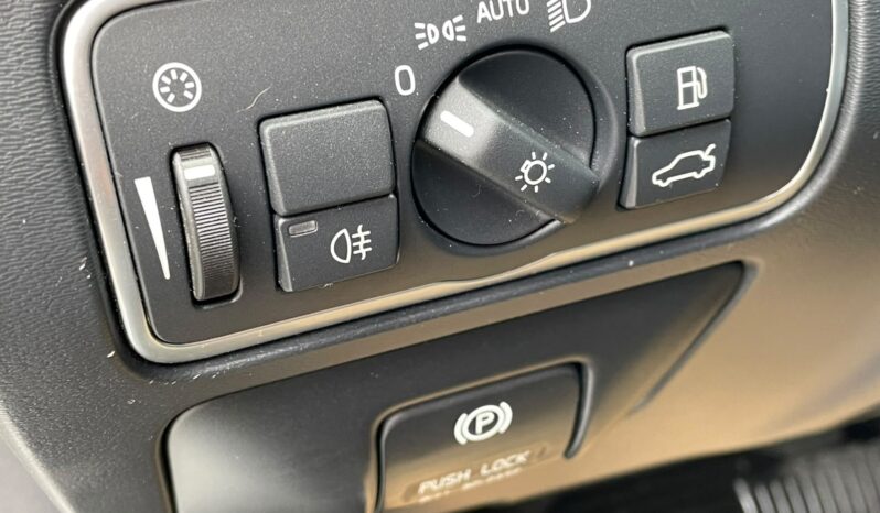 
								Volvo XC60 full									